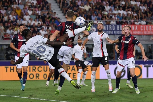 Màn đụng độ Bologna vs AC Milan